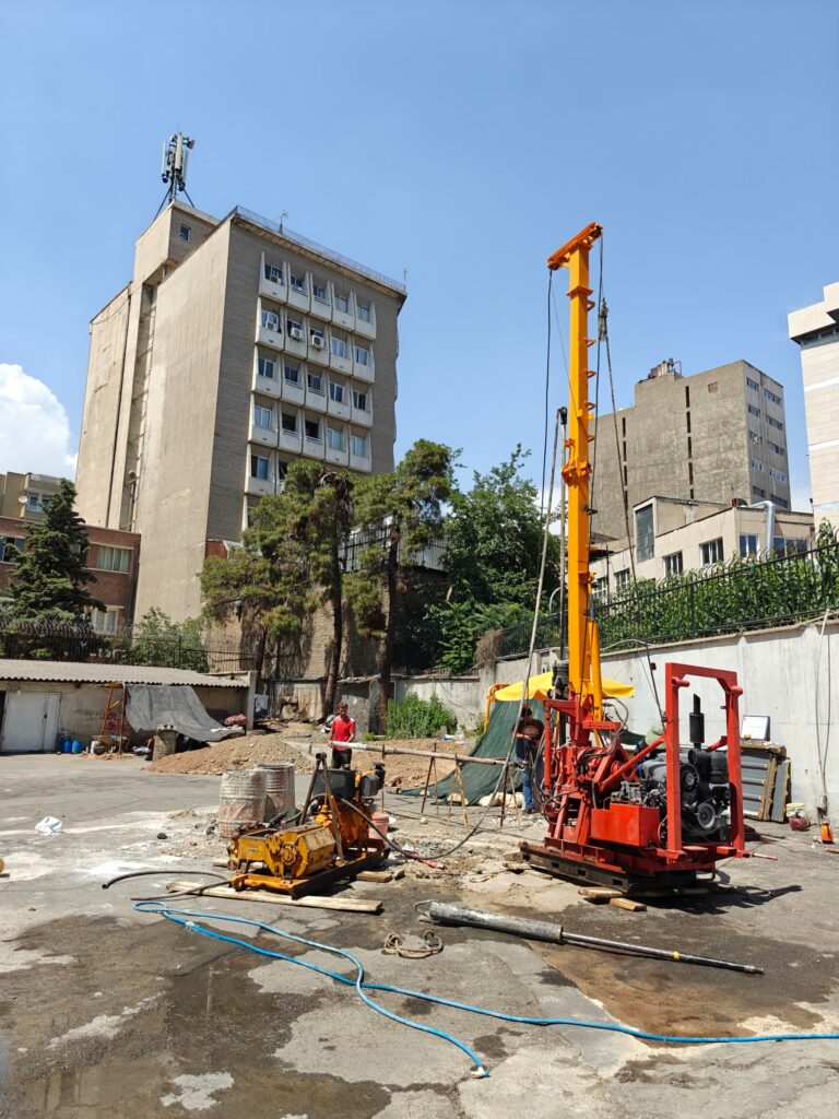 مطالعات ژئوتکنیک با بهره گیری از تجهیزات حفاری-شرکت ژئوسازه